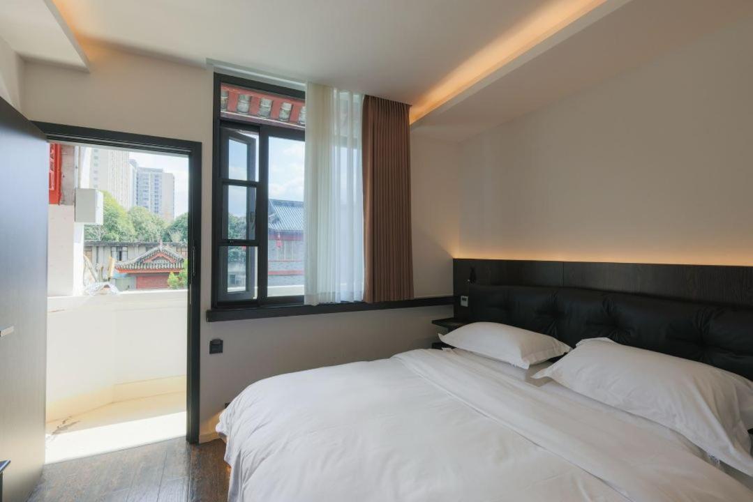 Qintai Tibetan Culture Boutique Hotel Chengdu Exterior photo